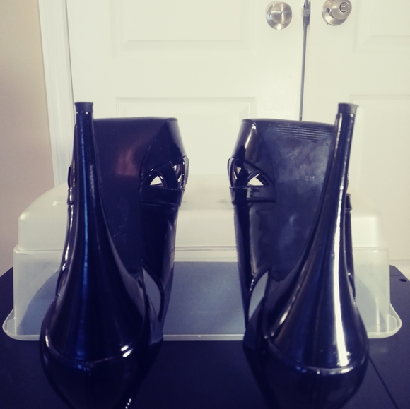 Guess Women's Black Heels - Picture 7 of 13